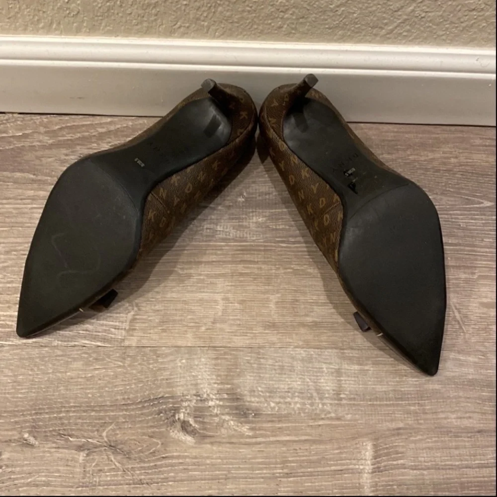 EUC DKNY Pointed Toe With Logo Heels, Size 8 / 38.5 Euro Brown with bow - Picture 5 of 14